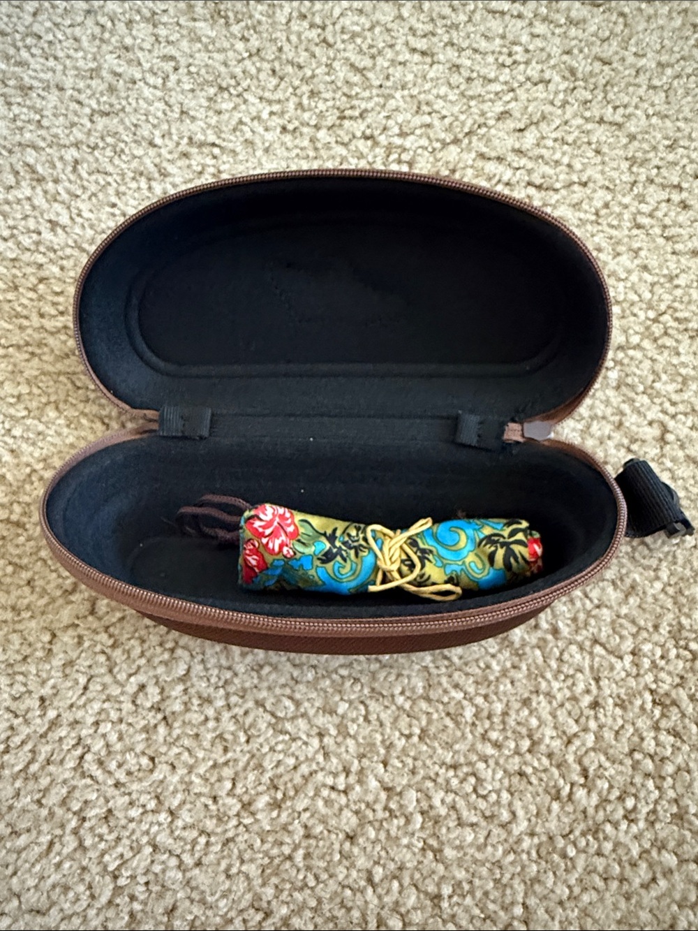 Maui Jim Brown Hard Shell Zippered Sunglasses Case Clip - Picture 3 of 3